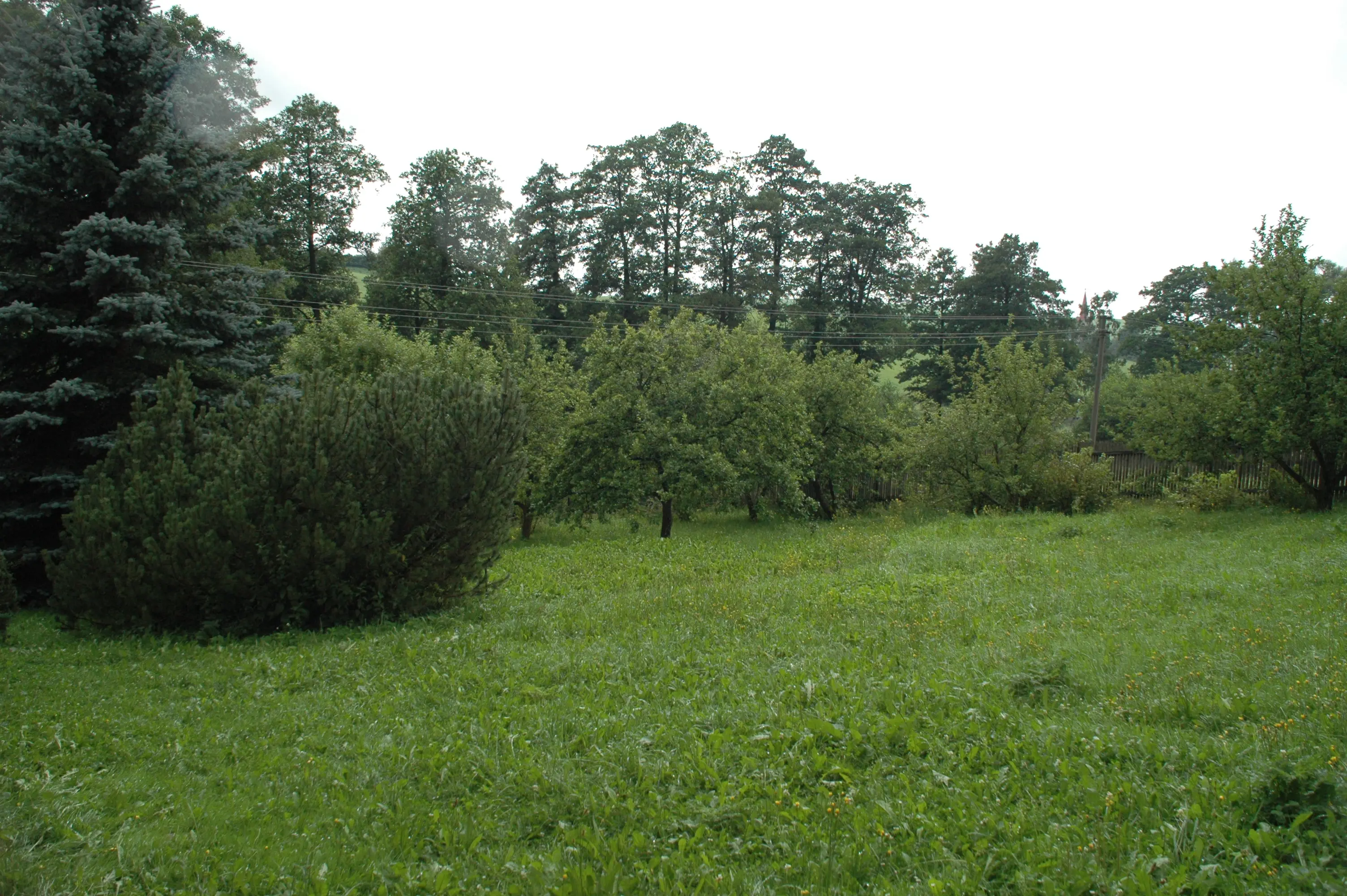 omheinde tuin - regio Trutnov, te koop in het Reuzengebergte in Tsjechie.